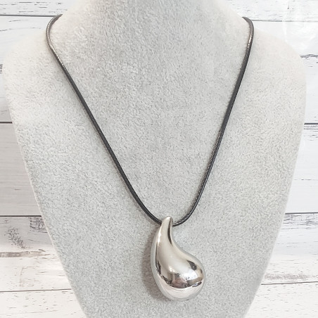 Luna Teardrop Necklace 2