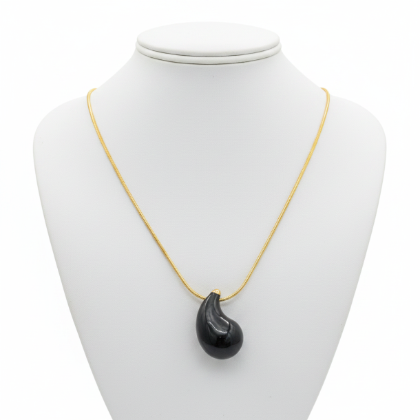Elegant Teardrop Necklace